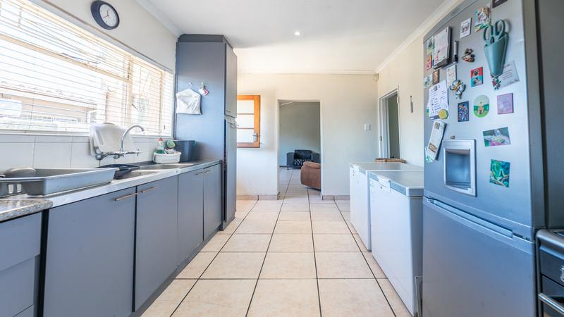 4 Bedroom Property for Sale in Windsor Park Western Cape